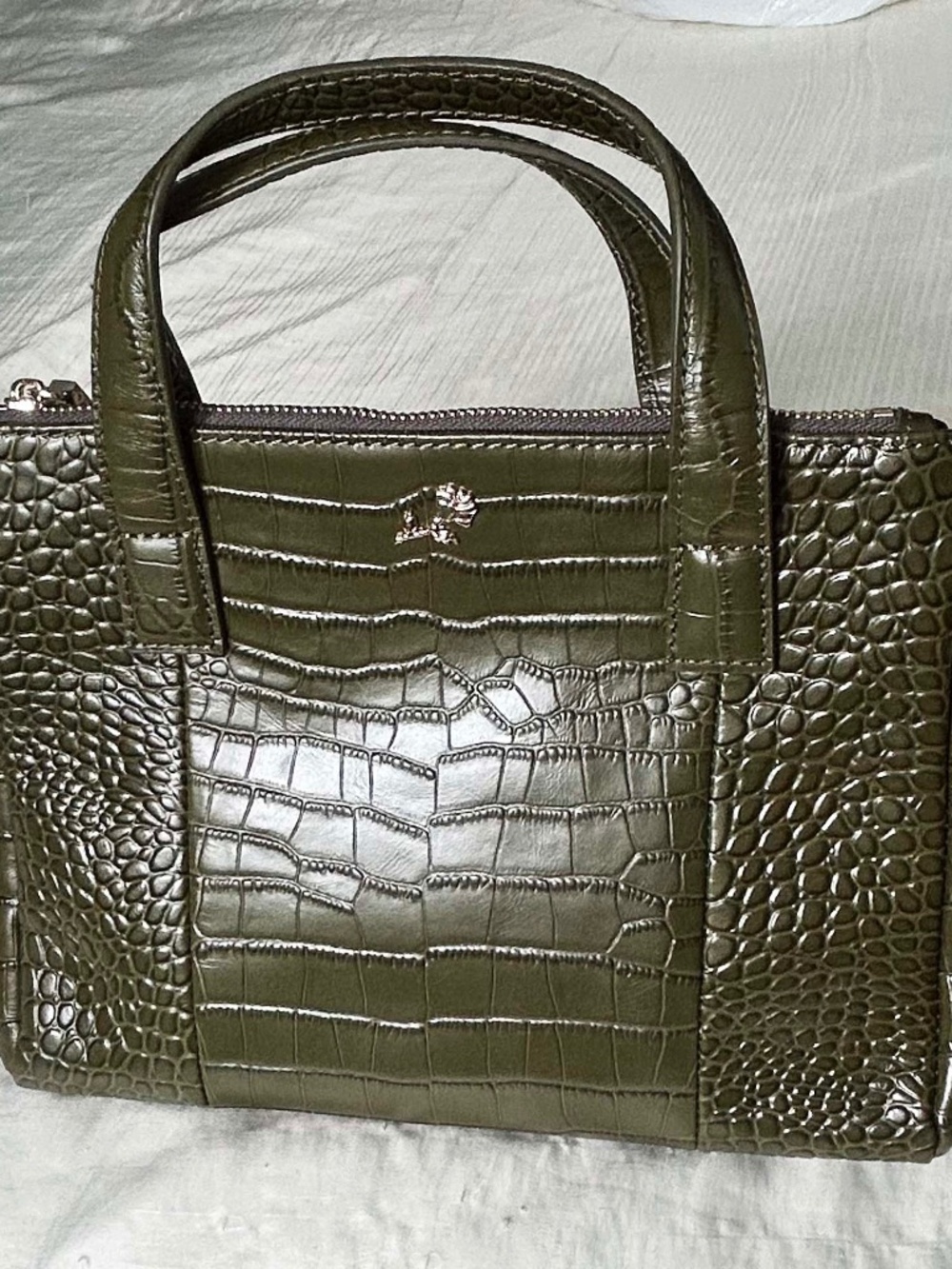 SATCHEL CALF LEATHER, GREEN CROC EMBOSSED, 11 x 9 x 6 inches, ONE HANDLE, THREE